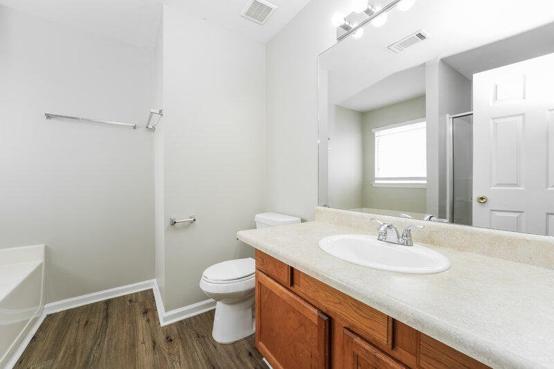 1,920/Mo, 608 Fairgreen Trl Stockbridge, GA 30281 Main Bathroom View