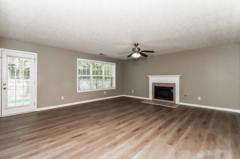 1,795/Mo, 237 Overlook Dr Dallas, GA 30157 Living Room View 2