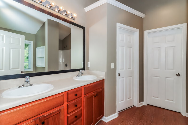 1,795/Mo, 237 Overlook Dr Dallas, GA 30157 Main Bathroom View