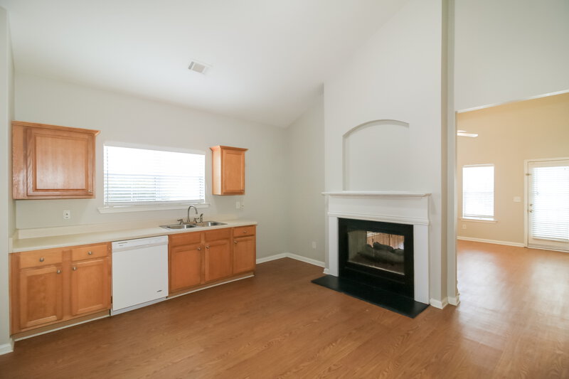 1,815/Mo, 537 Anglewood Trce Stockbridge, GA 30281 Kitchen View