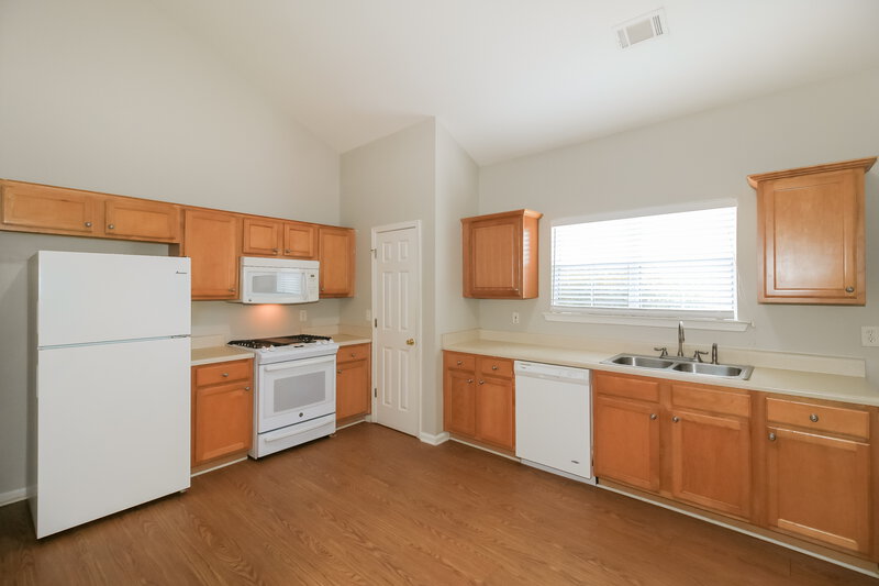 1,815/Mo, 537 Anglewood Trce Stockbridge, GA 30281 Kitchen View 2