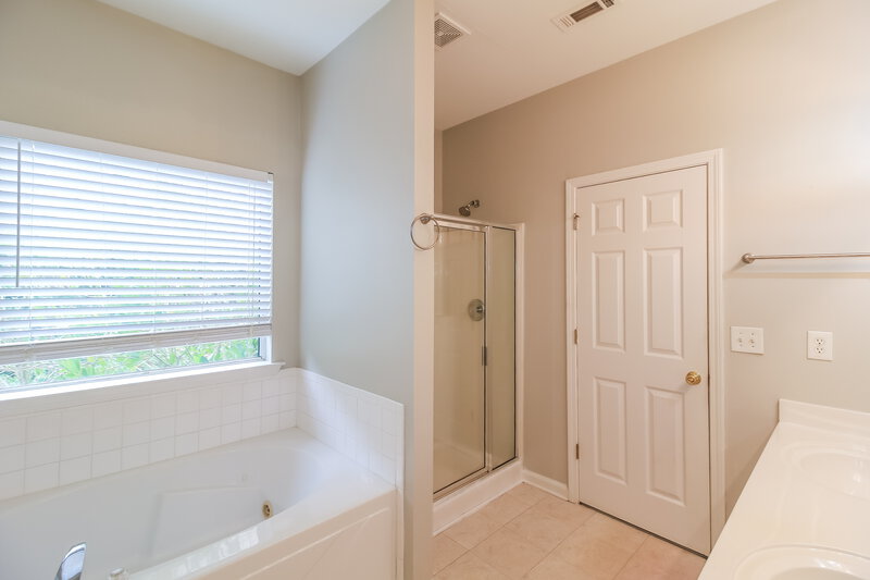 1,815/Mo, 537 Anglewood Trce Stockbridge, GA 30281 Main Bathroom View 2