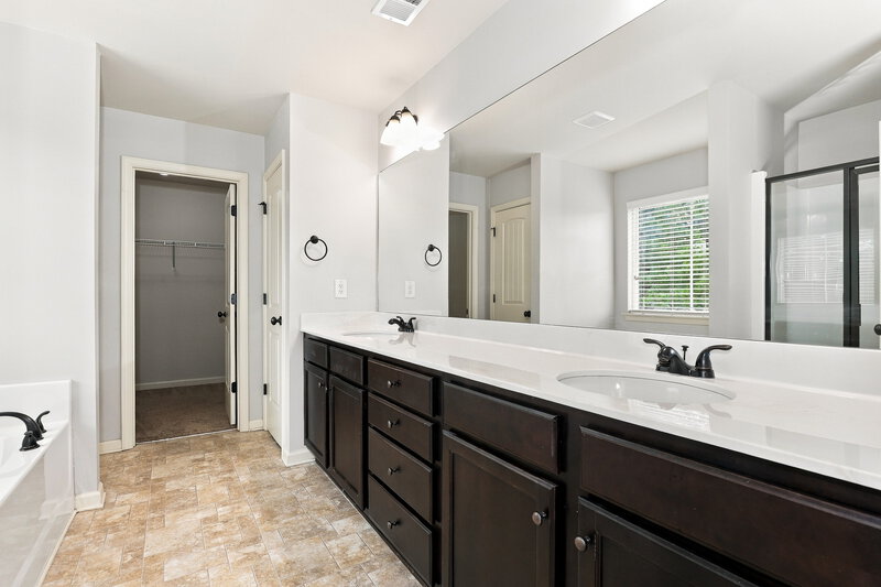 2,485/Mo, 1216 Nottley Dr Locust Grove, GA 30248 Primary Bathroom View