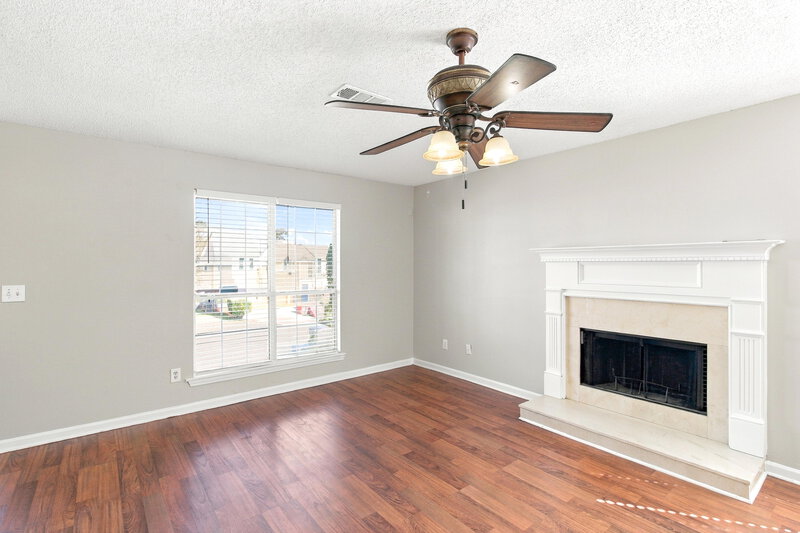 2,075/Mo, 412 Gresham Dr Stockbridge, GA 30281 Living Room View