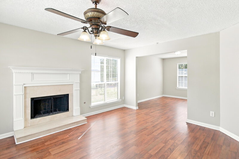 2,075/Mo, 412 Gresham Dr Stockbridge, GA 30281 Living Room View 2