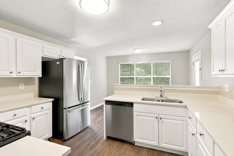 2,075/Mo, 412 Gresham Dr Stockbridge, GA 30281 Kitchen View 2