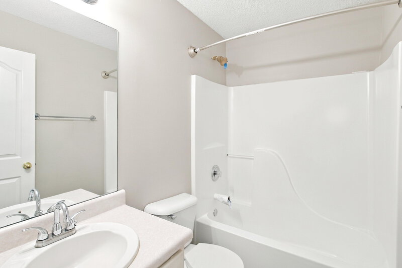 2,075/Mo, 412 Gresham Dr Stockbridge, GA 30281 Primary Bathroom View