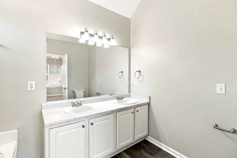 2,075/Mo, 412 Gresham Dr Stockbridge, GA 30281 Bathroom View