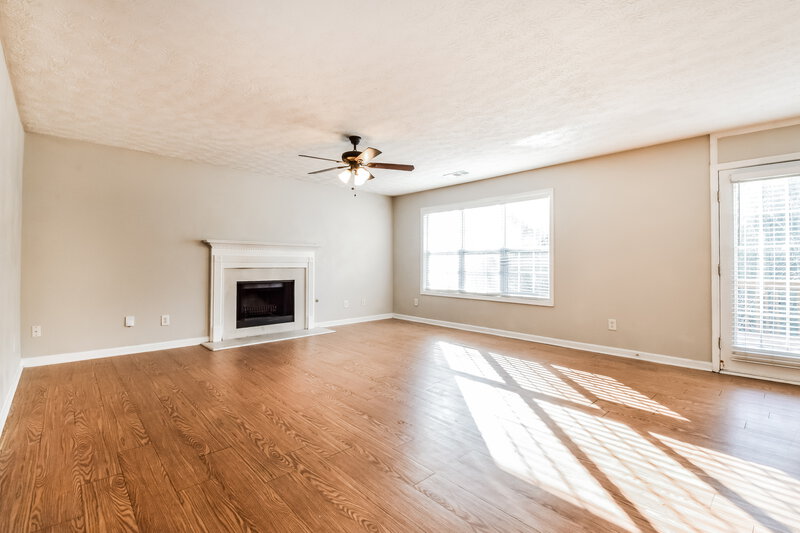 2,095/Mo, 110 West Skyline Vw Dallas, GA 30157 Living Room View