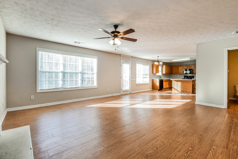 2,095/Mo, 110 West Skyline Vw Dallas, GA 30157 Living Room View 2