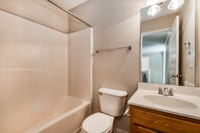 2,095/Mo, 110 West Skyline Vw Dallas, GA 30157 Bathroom View