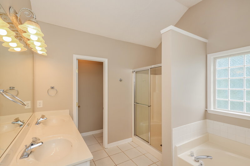 2,335/Mo, 284 Baldwin Ct Newnan, GA 30263 Main Bathroom View