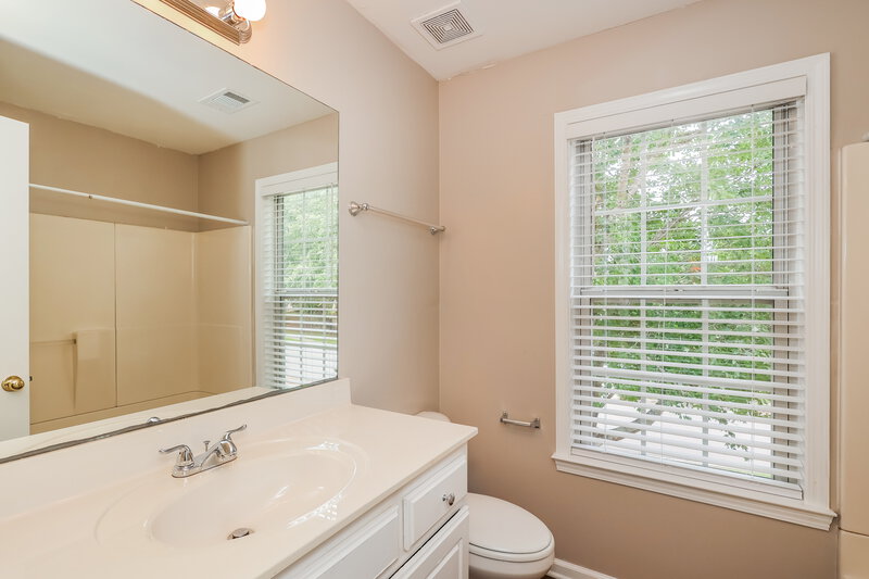 2,335/Mo, 284 Baldwin Ct Newnan, GA 30263 Bathroom View