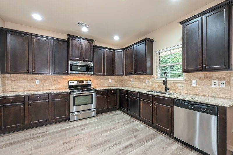 2,070/Mo, 1224 Nottley Dr Locust Grove, GA 30248 Kitchen View