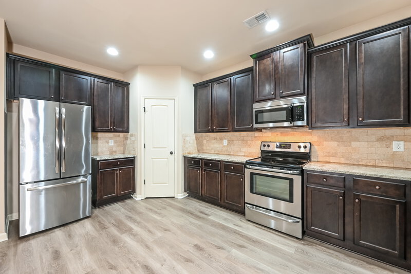 2,070/Mo, 1224 Nottley Dr Locust Grove, GA 30248 Kitchen View 2