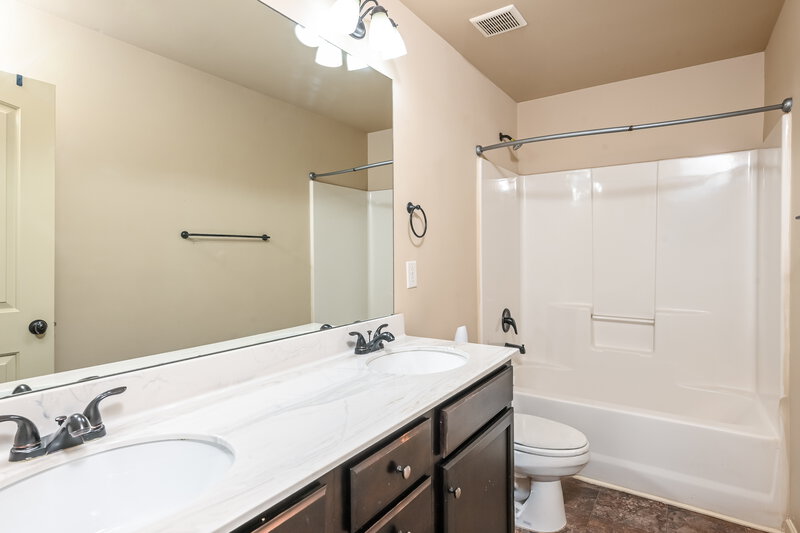 2,070/Mo, 1224 Nottley Dr Locust Grove, GA 30248 Bathroom View