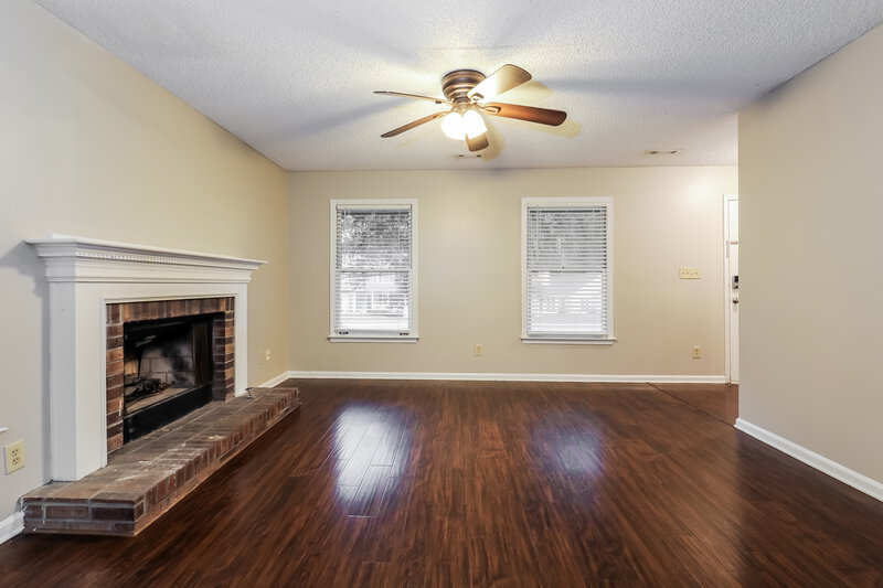 2,030/Mo, 337 Summer Pl Peachtree City, GA 30269 Living Room View 2