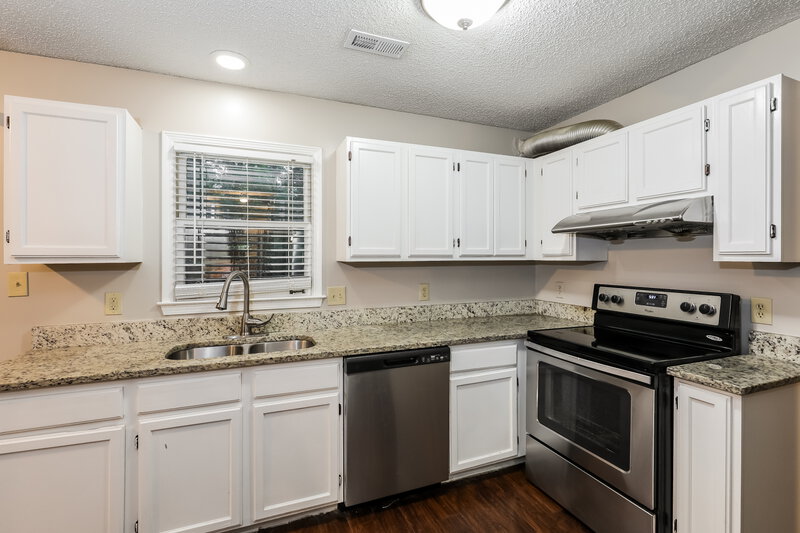 2,030/Mo, 337 Summer Pl Peachtree City, GA 30269 Kitchen View