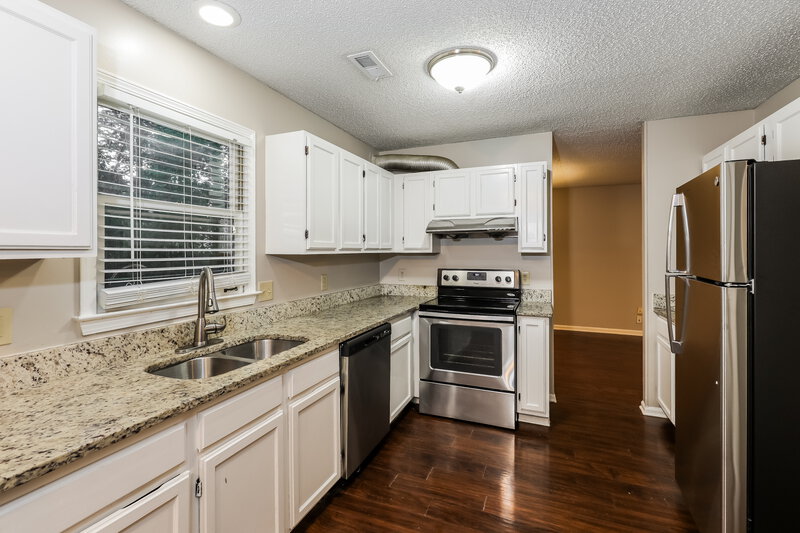 2,030/Mo, 337 Summer Pl Peachtree City, GA 30269 Kitchen View 2