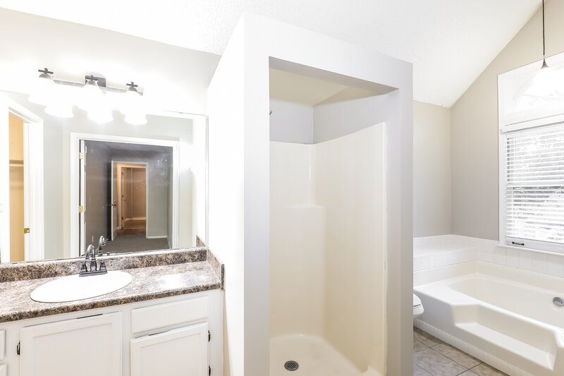 2,030/Mo, 337 Summer Pl Peachtree City, GA 30269 Main Bathroom View