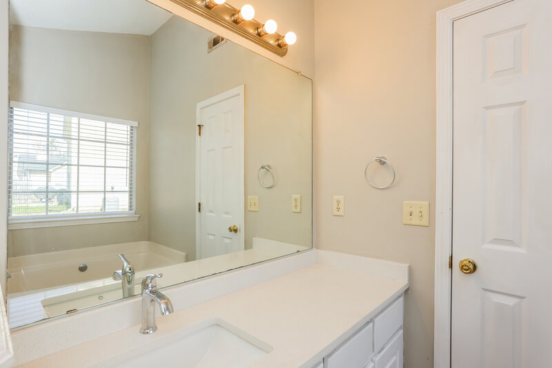 1,815/Mo, 888 Summit Park Trl McDonough, GA 30253 Main Bathroom View