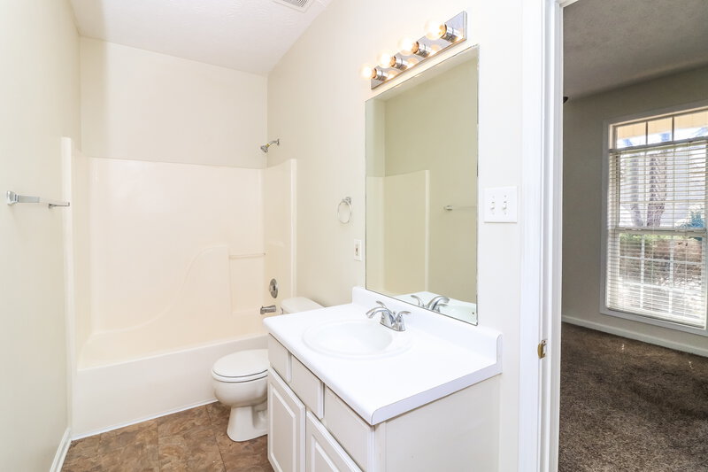 1,865/Mo, 4090 Springvale Way McDonough, GA 30252 Bathroom View