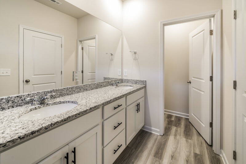 1,890/Mo, 477 Prescott Way Villa Rica, GA 30180 Main Bathroom View 2