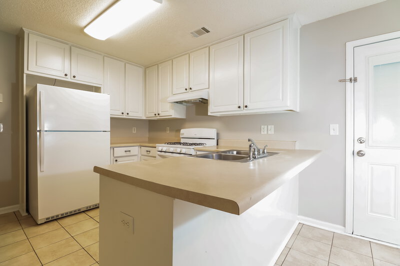 2,570/Mo, 709 Percevil Pt McDonough, GA 30253 Kitchen View