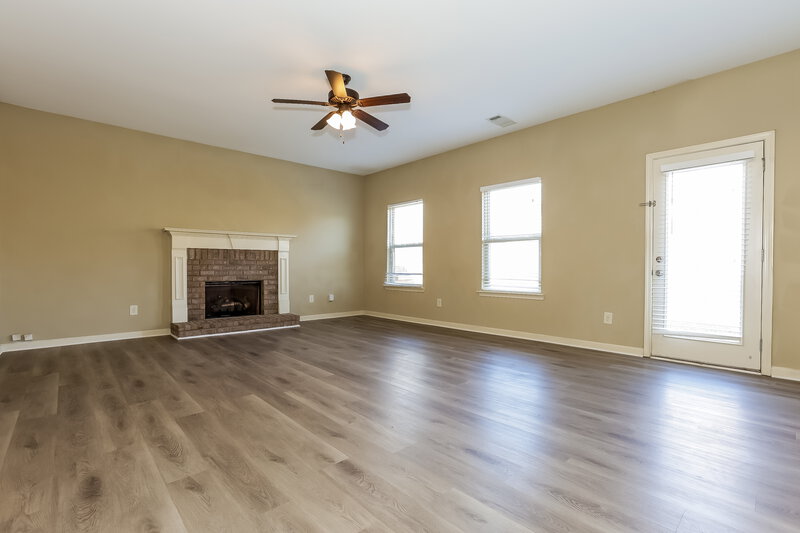 2,185/Mo, 17 Rosen St NW Cartersville, GA 30120 Living Room View