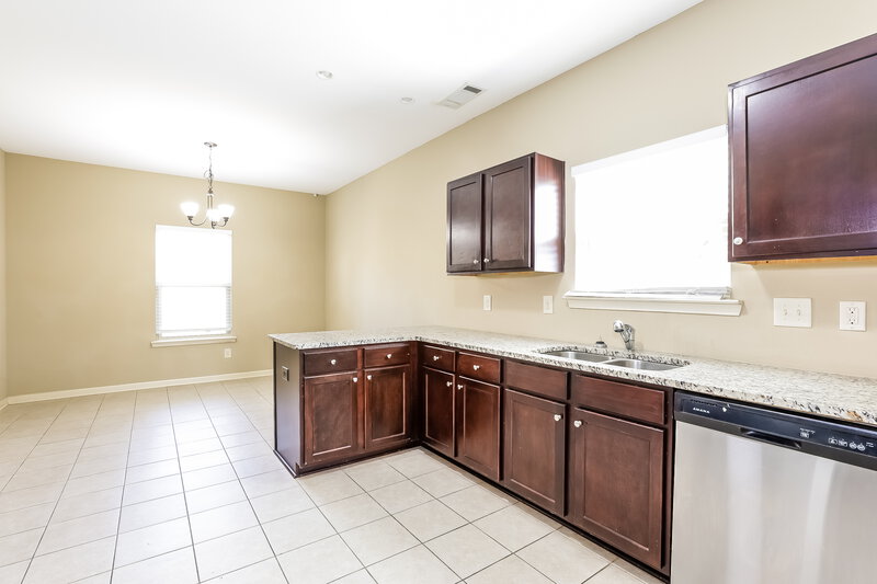 2,185/Mo, 17 Rosen St NW Cartersville, GA 30120 Kitchen View 2