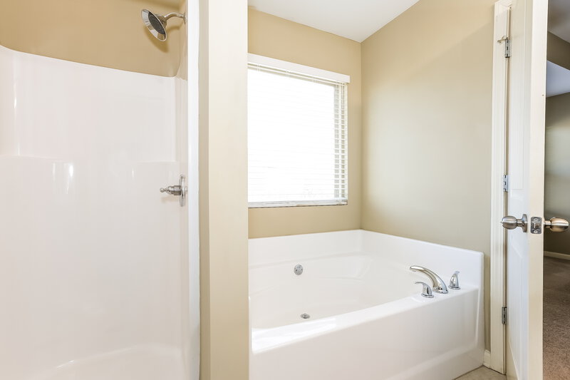 2,185/Mo, 17 Rosen St NW Cartersville, GA 30120 Main Bathroom View 3