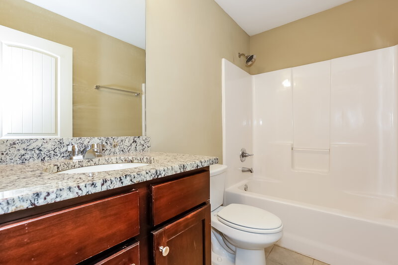 2,185/Mo, 17 Rosen St NW Cartersville, GA 30120 Bathroom View 2