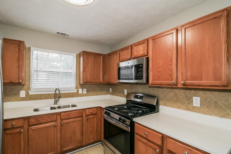 1,835/Mo, 420 Townsend Bnd Stockbridge, GA 30281 Kitchen View 2