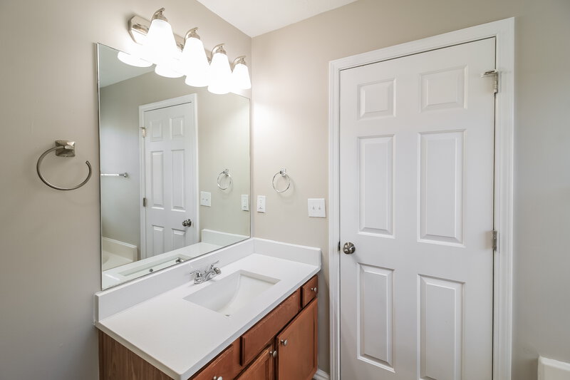 1,835/Mo, 420 Townsend Bnd Stockbridge, GA 30281 Main Bathroom View