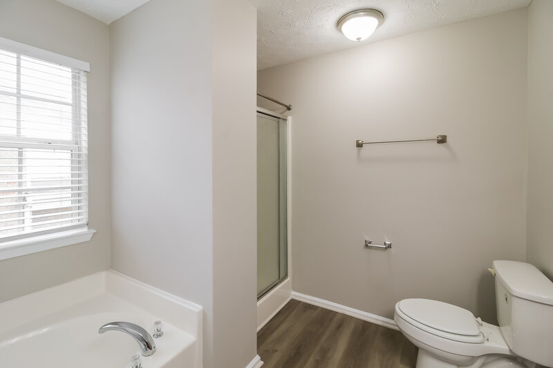 1,835/Mo, 420 Townsend Bnd Stockbridge, GA 30281 Main Bathroom View 2