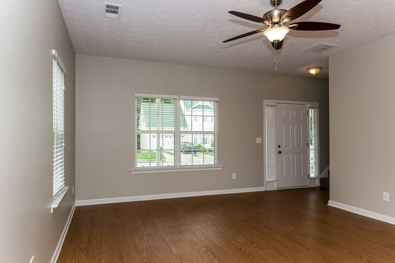 2,405/Mo, 64 Crescent St Newnan, GA 30265 Living Room View