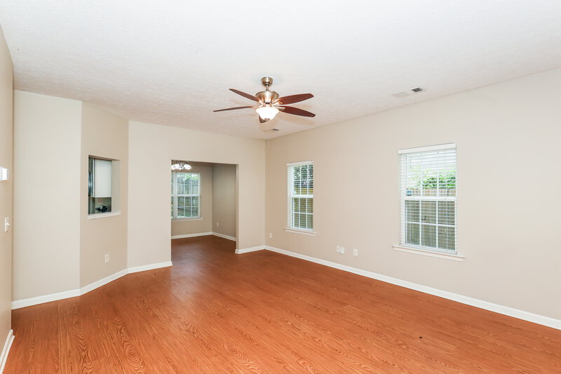 2,190/Mo, 64 Crescent St Newnan, GA 30265 Living Room View