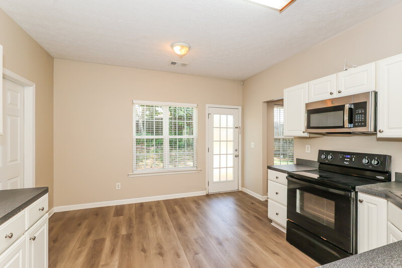 2,190/Mo, 64 Crescent St Newnan, GA 30265 Kitchen View