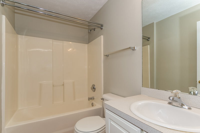 2,405/Mo, 64 Crescent St Newnan, GA 30265 Bathroom View
