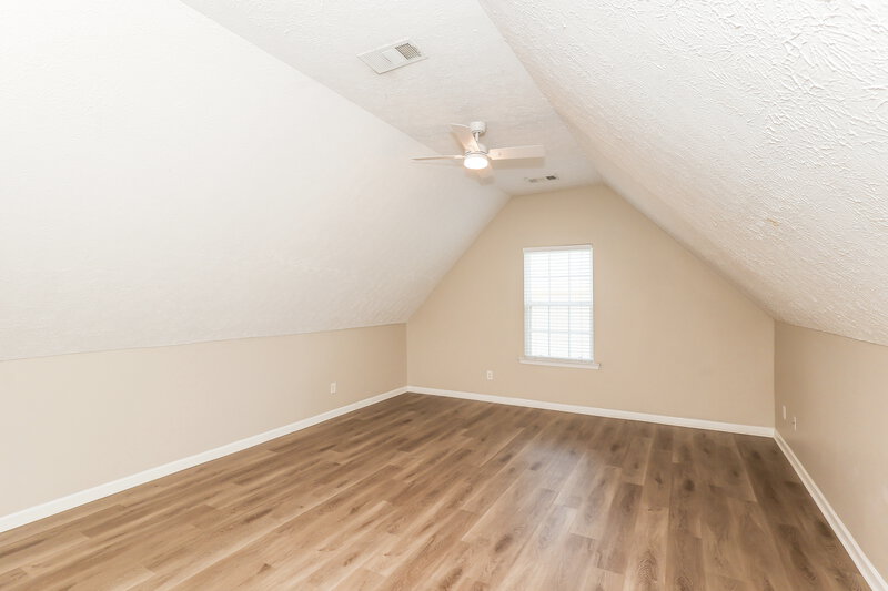 2,190/Mo, 64 Crescent St Newnan, GA 30265 Loft View