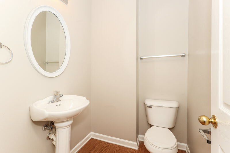 2,190/Mo, 64 Crescent St Newnan, GA 30265 Bathroom View