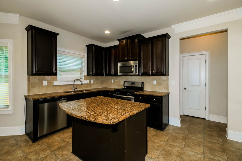 2,280/Mo, 320 Madison Grace Ave McDonough, GA 30252 Kitchen View