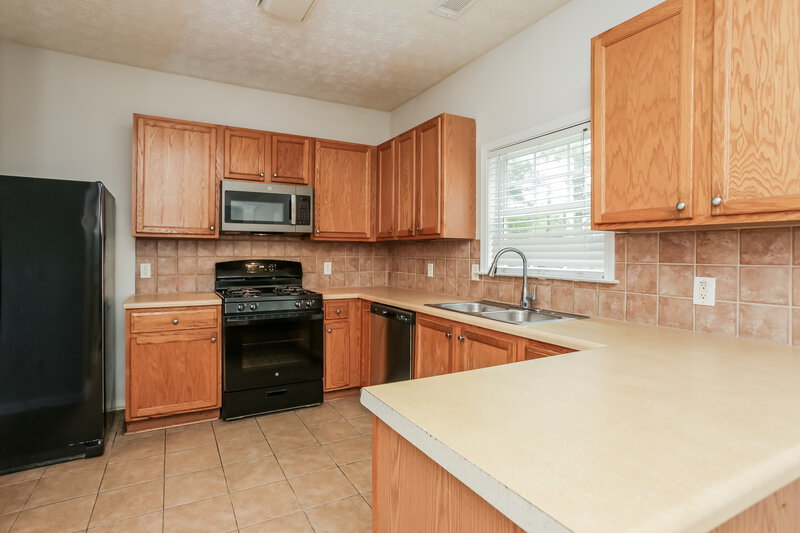 2,060/Mo, 3200 Cooper Woods Dr Loganville, GA 30052 Kitchen View 2