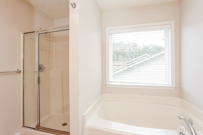 2,060/Mo, 3200 Cooper Woods Dr Loganville, GA 30052 Main Bathroom View