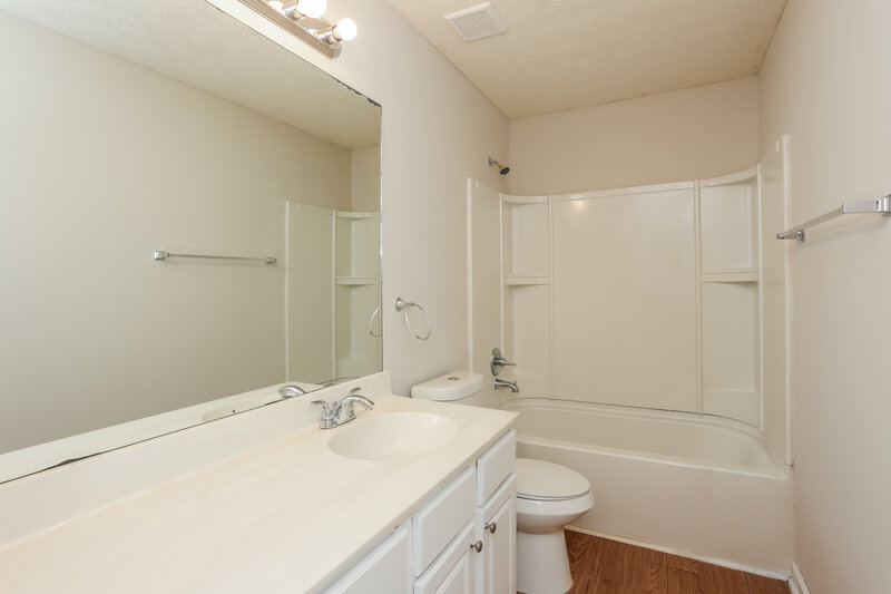 2,060/Mo, 3200 Cooper Woods Dr Loganville, GA 30052 Bathroom View