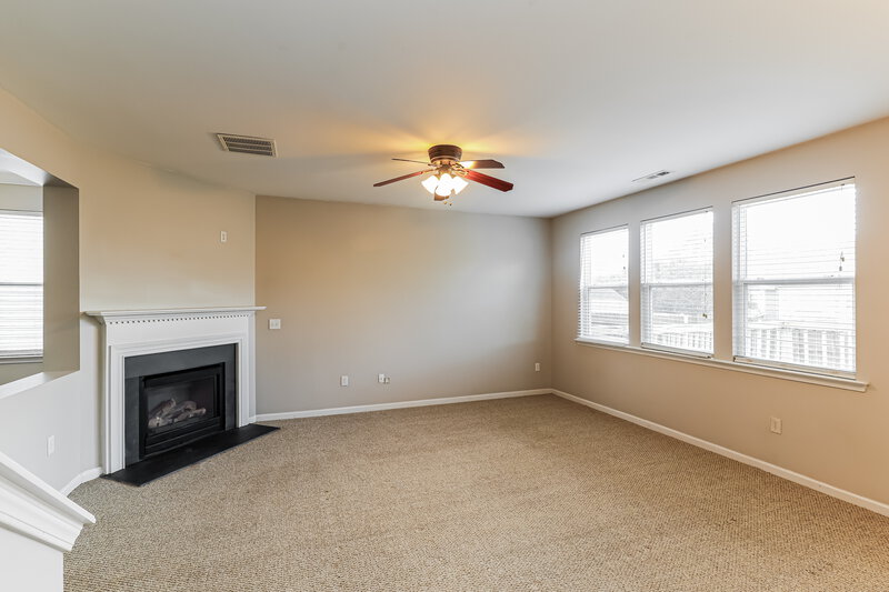 2,170/Mo, 136 Maple Hill Dr Newnan, GA 30265 Living Room View