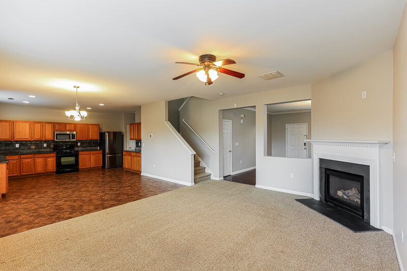 2,170/Mo, 136 Maple Hill Dr Newnan, GA 30265 Living Room View 2