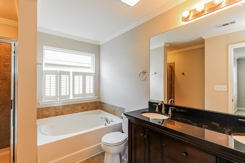 2,170/Mo, 136 Maple Hill Dr Newnan, GA 30265 Main Bathroom View