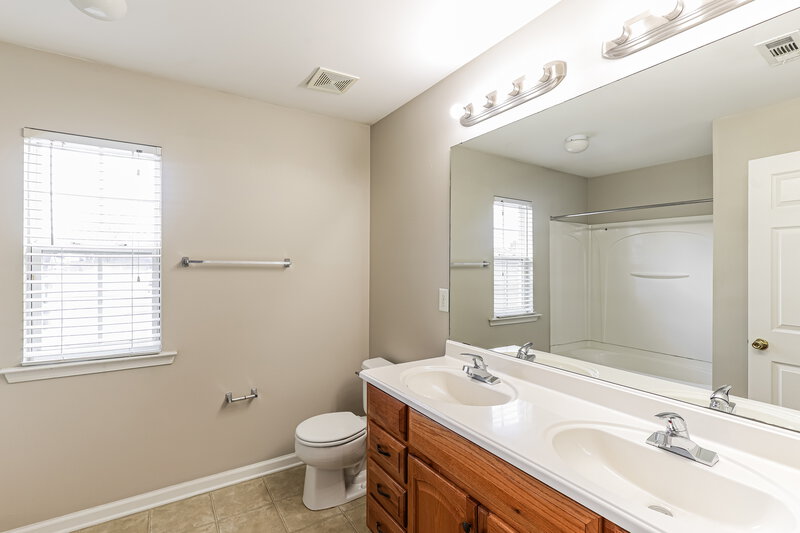 2,170/Mo, 136 Maple Hill Dr Newnan, GA 30265 Bathroom View