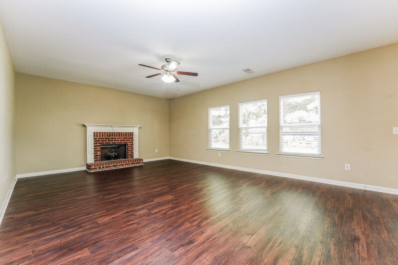 1,970/Mo, 220 Crescent Woode Dr Dallas, GA 30157 Living Room View